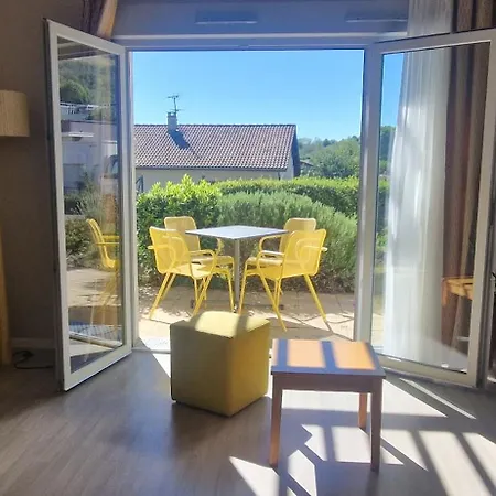 Domitys - Le Manoir - Le Castel Du Val 公寓式酒店 佩里纳特·莱斯·萨尔列夫